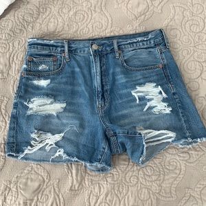 AE 90s boyfriend short